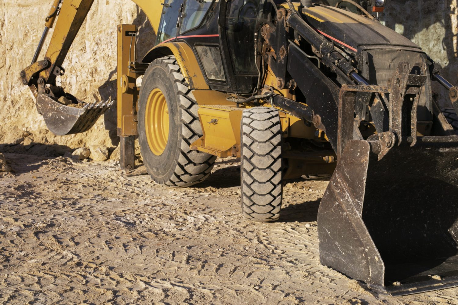 excavator-digging-ground-day-light (1)